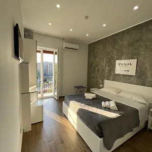 Maison d'hôtes Metropolis Home Stazione Centrale Napoli, Naples